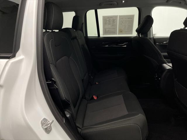 Photo of 2023 Bright White Clearcoat Jeep Grand Cherokee