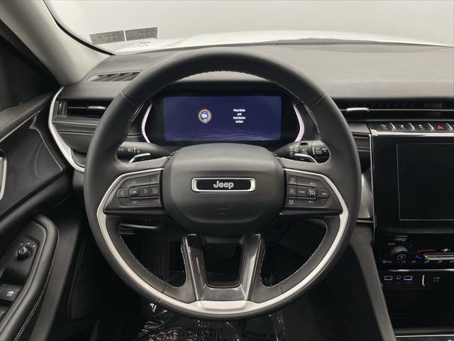 Photo of 2023 Bright White Clearcoat Jeep Grand Cherokee