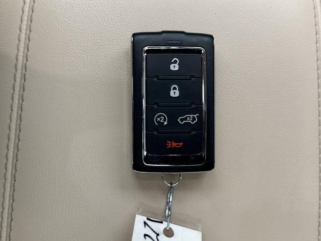 Photo of 2022 Bright White Clearcoat Jeep Grand Cherokee