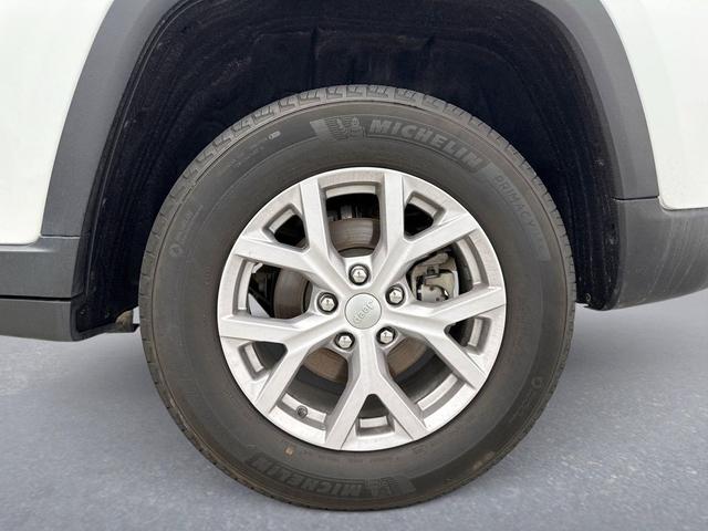 Photo of 2022 Bright White Clearcoat Jeep Grand Cherokee
