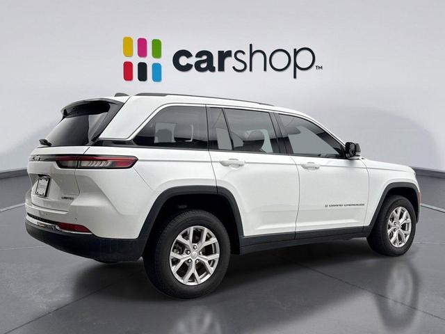 Photo of 2022 Bright White Clearcoat Jeep Grand Cherokee