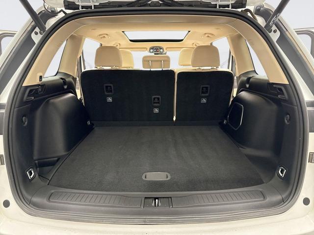 Photo of 2022 Bright White Clearcoat Jeep Grand Cherokee