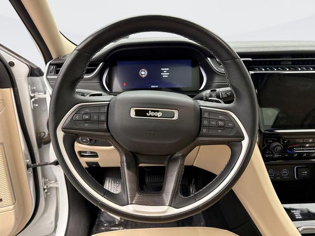 Photo of 2022 Bright White Clearcoat Jeep Grand Cherokee