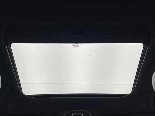 Photo of 2023 Diamond Black Crystal Pearlcoat Jeep Grand Cherokee