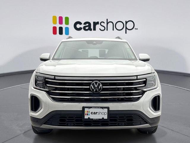 Photo of 2024 Pure White Volkswagen Atlas