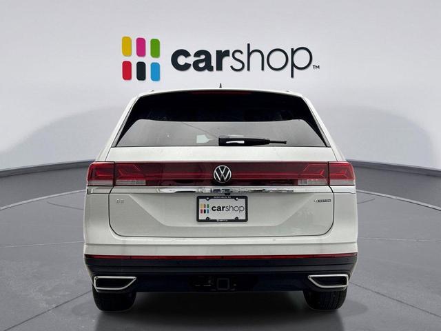 Photo of 2024 Pure White Volkswagen Atlas