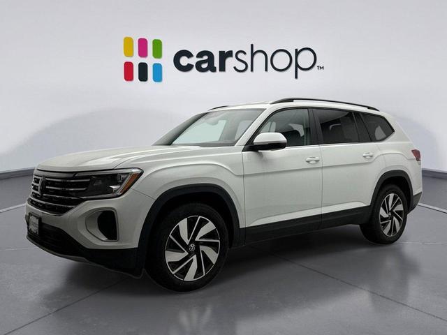 Photo of 2024 Pure White Volkswagen Atlas