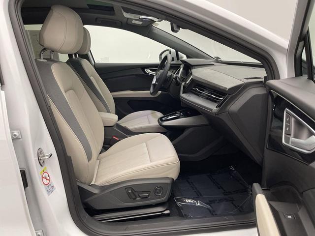 Photo of 2024 Glacier White Audi Q4 e-tron