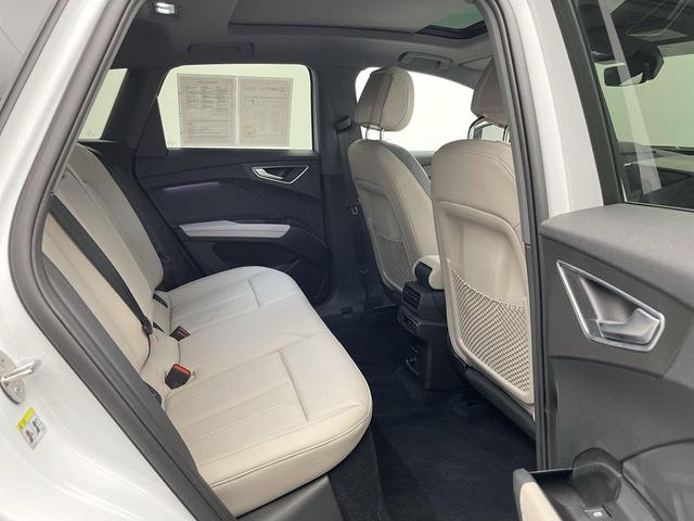 Photo of 2024 Glacier White Audi Q4 e-tron