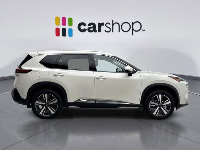 Photo of 2023 Pearl White Tricoat Nissan Rogue