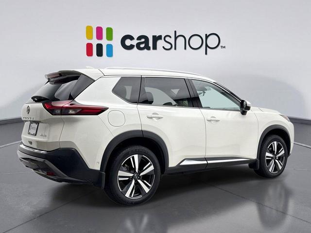 Photo of 2023 Pearl White Tricoat Nissan Rogue