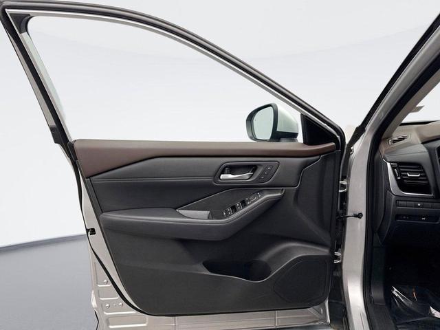Photo of 2022 Brilliant Silver Metallic Nissan Rogue