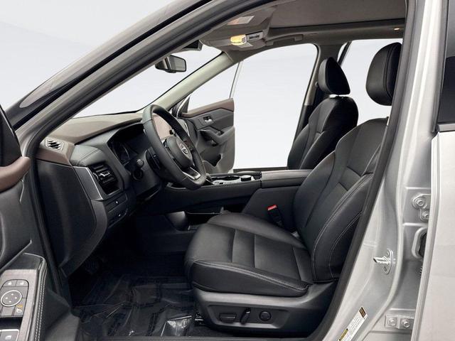 Photo of 2022 Brilliant Silver Metallic Nissan Rogue