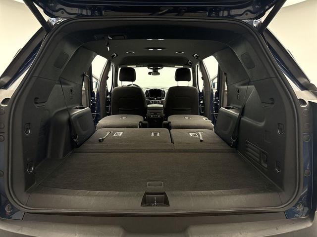 Photo of 2022 Northsky Blue Metallic Chevrolet Traverse