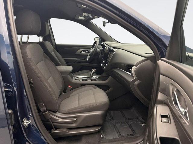Photo of 2022 Northsky Blue Metallic Chevrolet Traverse