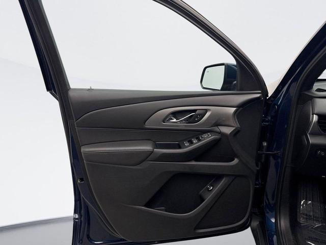 Photo of 2022 Northsky Blue Metallic Chevrolet Traverse