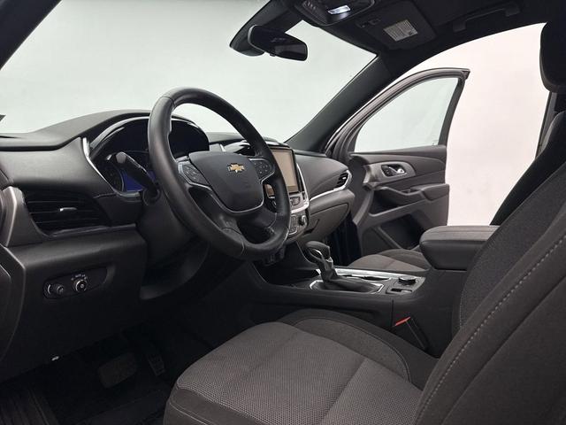 Photo of 2022 Northsky Blue Metallic Chevrolet Traverse