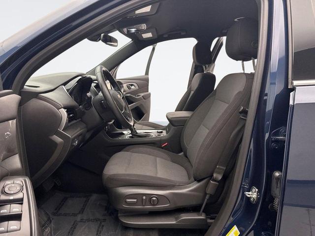 Photo of 2022 Northsky Blue Metallic Chevrolet Traverse