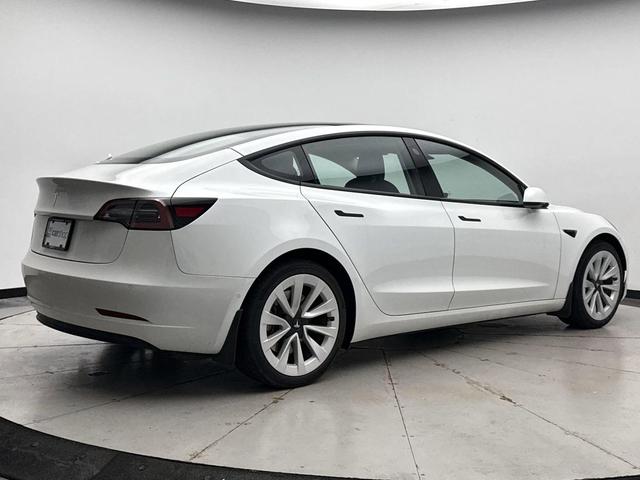 Photo of 2022 Pearl White Tesla Model 3