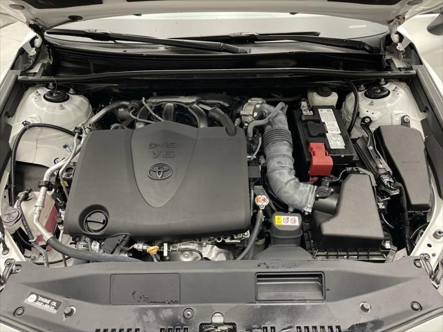 Photo of 2023 Wind Chill Pearl/Midnight Black Metallic Toyota Camry