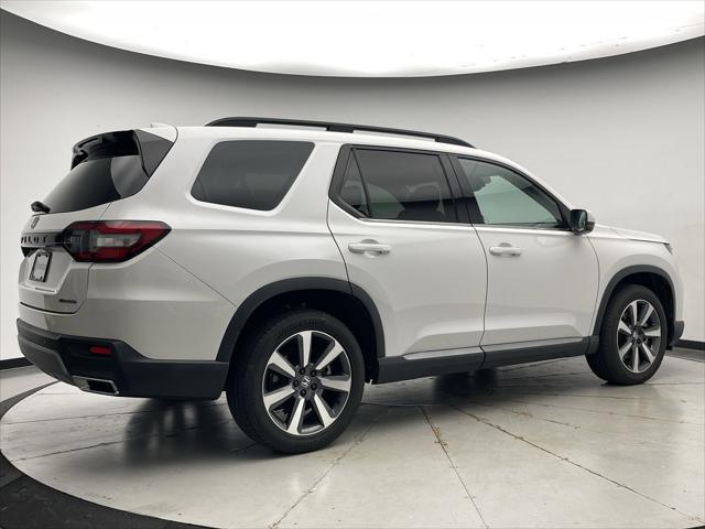 Photo of 2023 Platinum White Honda Pilot