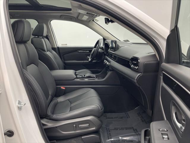 Photo of 2023 Platinum White Honda Pilot