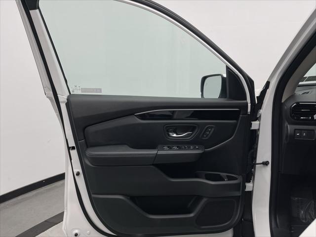 Photo of 2023 Platinum White Honda Pilot