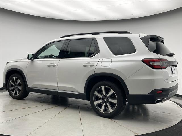 Photo of 2023 Platinum White Honda Pilot