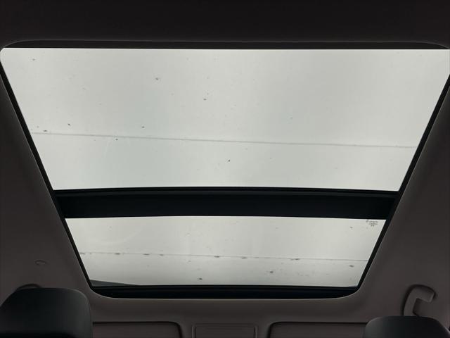 Photo of 2023 Platinum White Honda Pilot