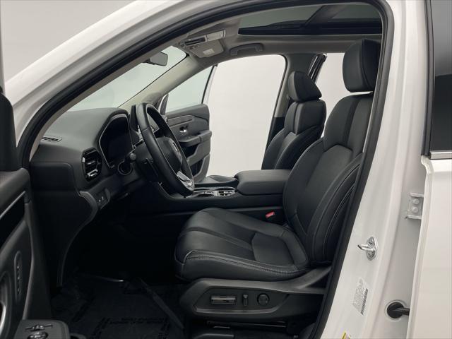 Photo of 2023 Platinum White Honda Pilot