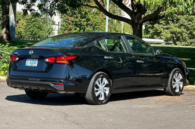 Photo of 2025 Black Nissan Altima