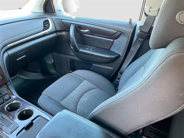 Photo of 2017 Summit White Chevrolet Traverse