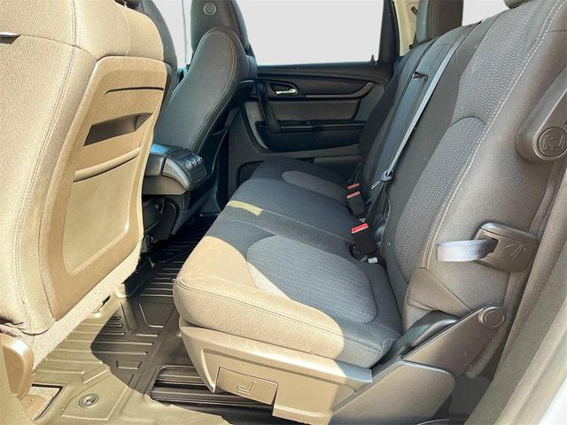 Photo of 2017 Summit White Chevrolet Traverse