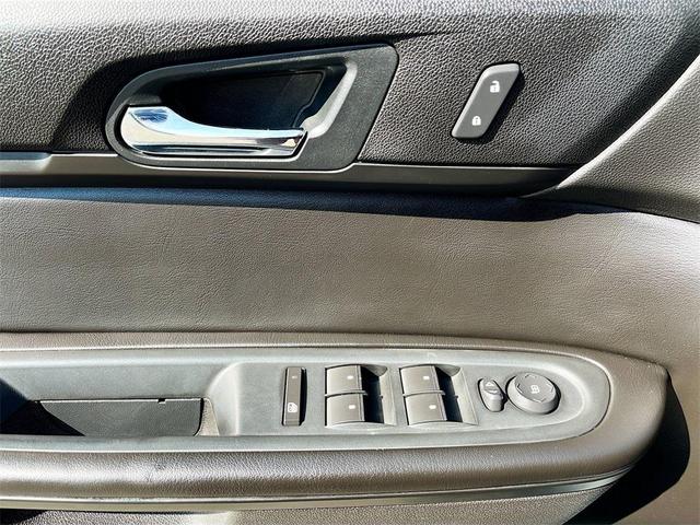 Photo of 2017 Summit White Chevrolet Traverse