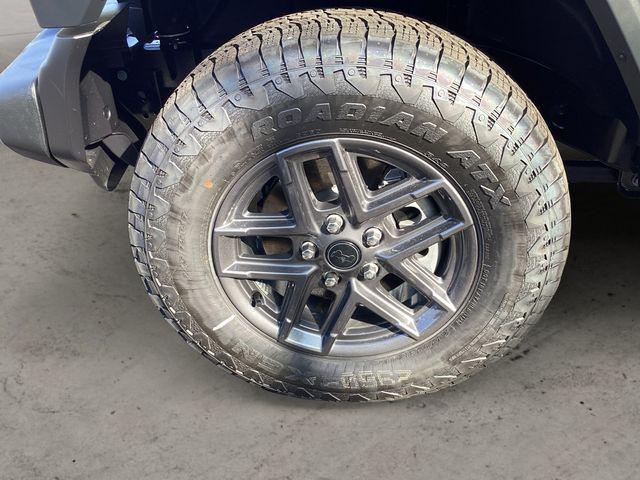 Photo of 2025 Granite Crystal Metallic Clearcoat Jeep Wrangler
