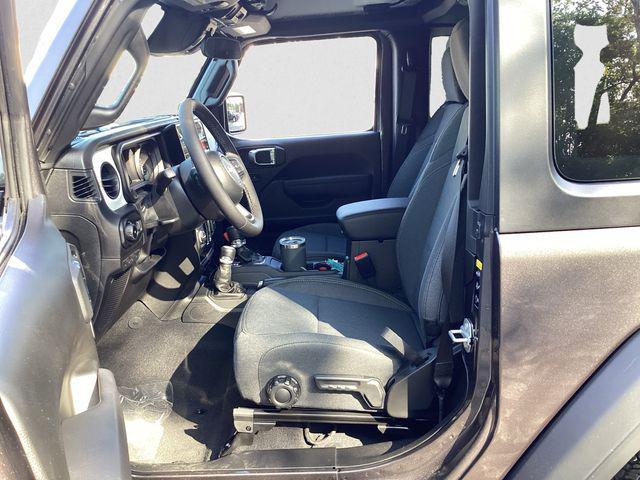 Photo of 2025 Granite Crystal Metallic Clearcoat Jeep Wrangler