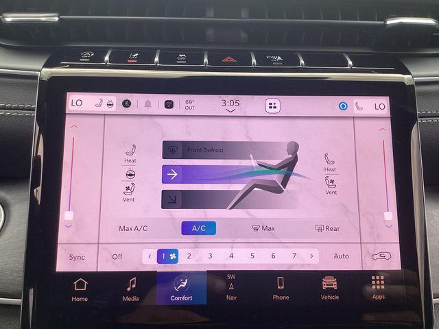 Photo of 2025 Silver Zynith Jeep Grand Cherokee