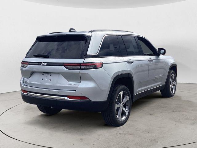 Photo of 2025 Silver Zynith Jeep Grand Cherokee