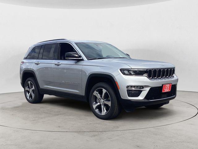 Photo of 2025 Silver Zynith Jeep Grand Cherokee