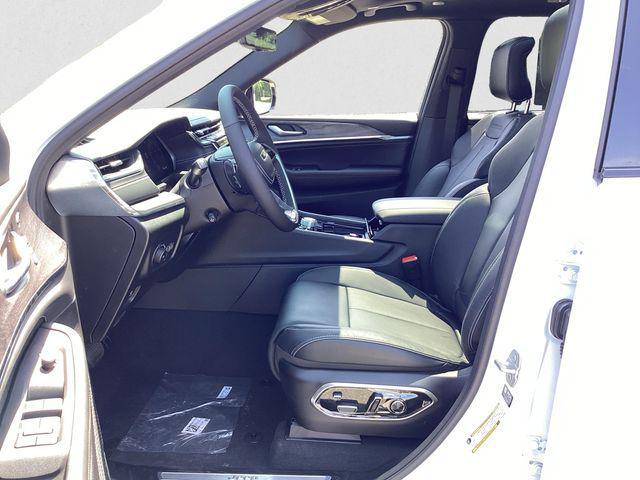 Photo of 2025 Bright White Clearcoat Jeep Grand Cherokee