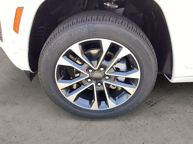 Photo of 2025 Bright White Clearcoat Jeep Grand Cherokee
