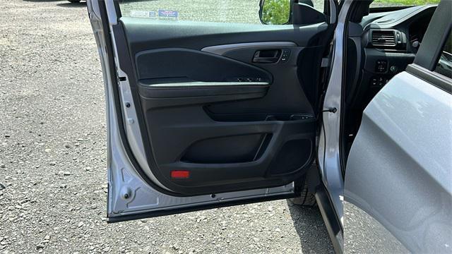 Photo of 2022 Lunar Silver Metallic Honda Passport