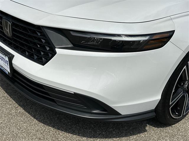 Photo of 2025 White Honda Accord Hybrid