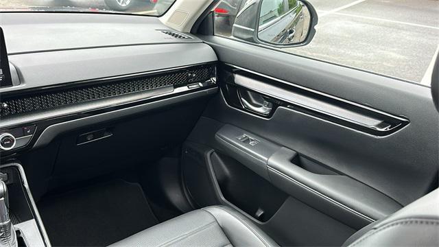 Photo of 2024 Crystal Black Pearl Honda CR-V