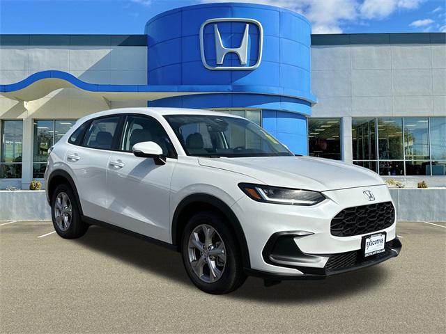 Photo of 2025 Platinum White Pearl Honda HR-V