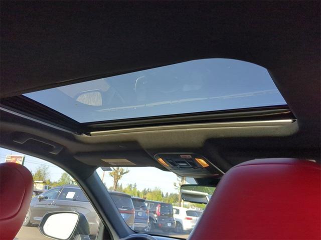 Photo of 2022 Midnight Black Metallic Toyota Highlander