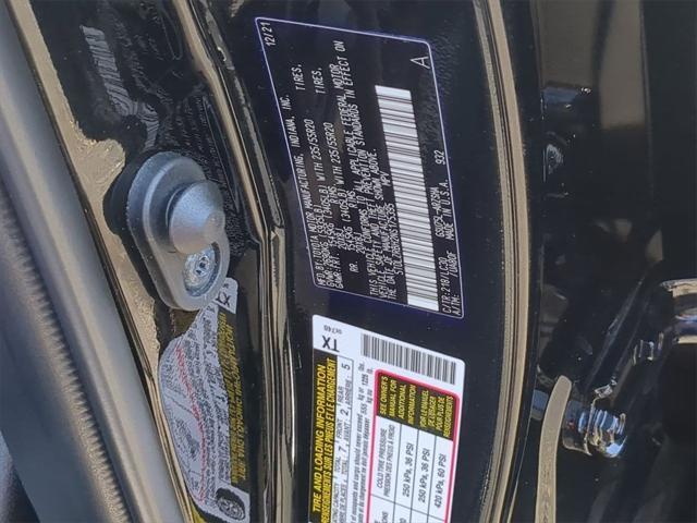 Photo of 2022 Midnight Black Metallic Toyota Highlander