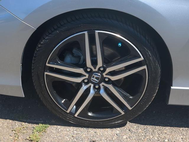 Photo of 2017 Lunar Silver Metallic Honda Accord