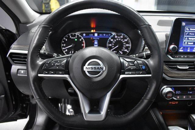 Photo of 2022 Super Black Clearcoat Nissan Altima