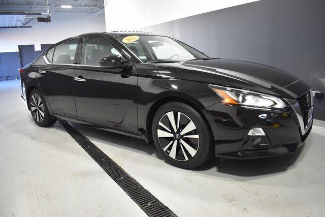 Photo of 2022 Super Black Clearcoat Nissan Altima